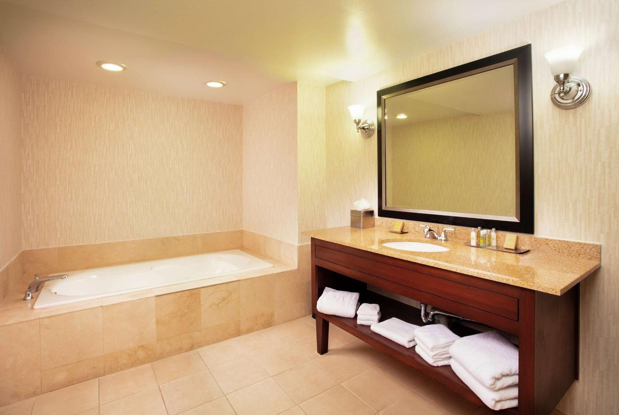 Doubletree By Hilton Hotel Columbia Exterior photo